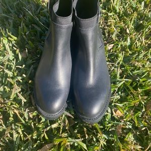 STEVE MADDEN WOMENS BOOTS SIZE 9 new whit no tag